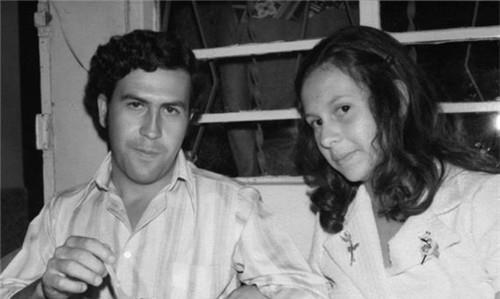 哥伦比亚麦德林一个男婴呱呱坠地,父母为他取名巴勃罗·埃斯科巴,埃