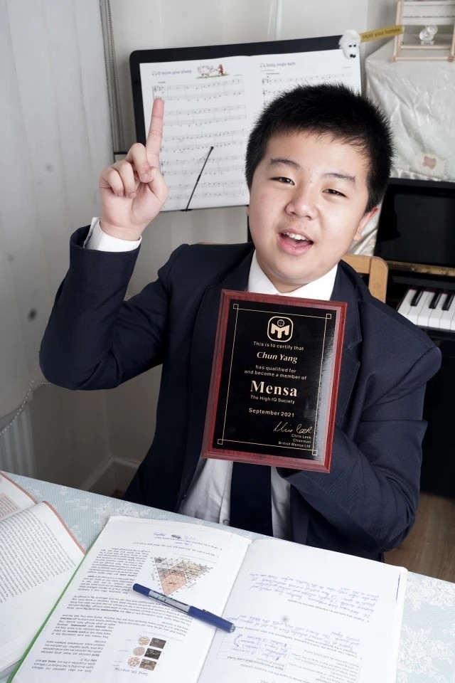 yang)的12岁男孩的智商居然超越爱因斯坦,在门萨俱乐部