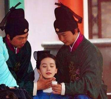 殉葬的妃子不愿死怎么办深析古代殉葬制度