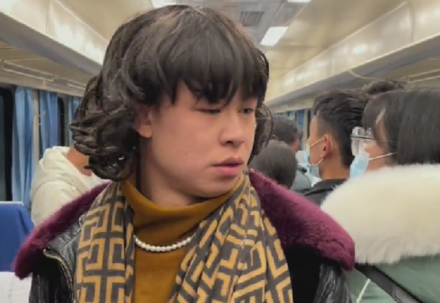 晓凡凡:网红界的天花板,一人演绎"千人",春运系列重回巅峰!