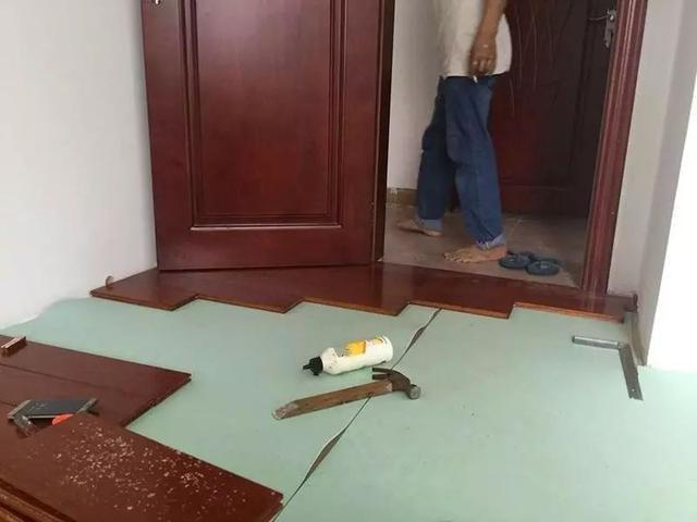 奥美木地板|我家瓷砖上直接铺木地板，朋友都说我笨，入住2年后真香了
