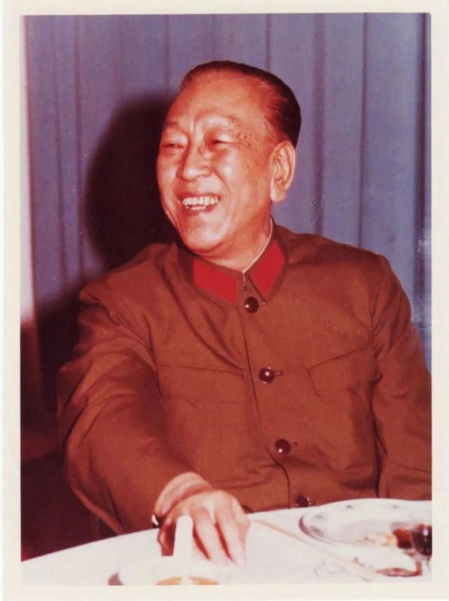 新中国成立后唯一没有军衔的国防部长四个子女一个比一个牛