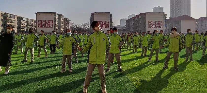 保定市第三中学分校新操场投用后 孩子们玩嗨了_腾讯新闻