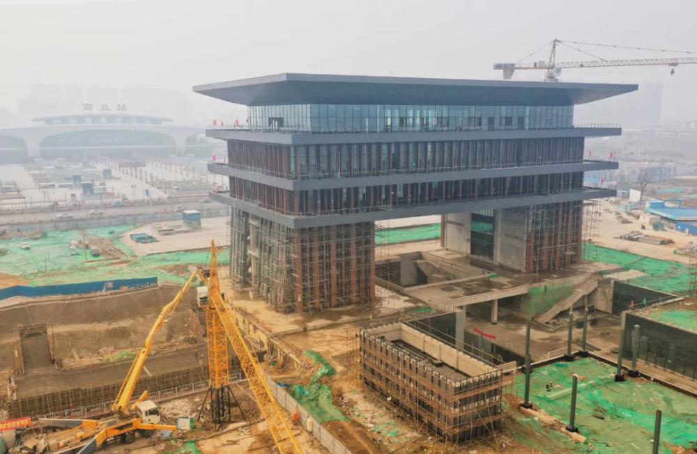 商丘绿轴南门楼装修收尾