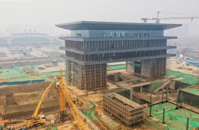 商丘"绿轴"南门楼装修收尾