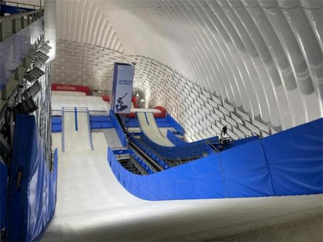 运动展示,科技设备体验等多种形式,全方位地为参与市民提供优质的旱雪