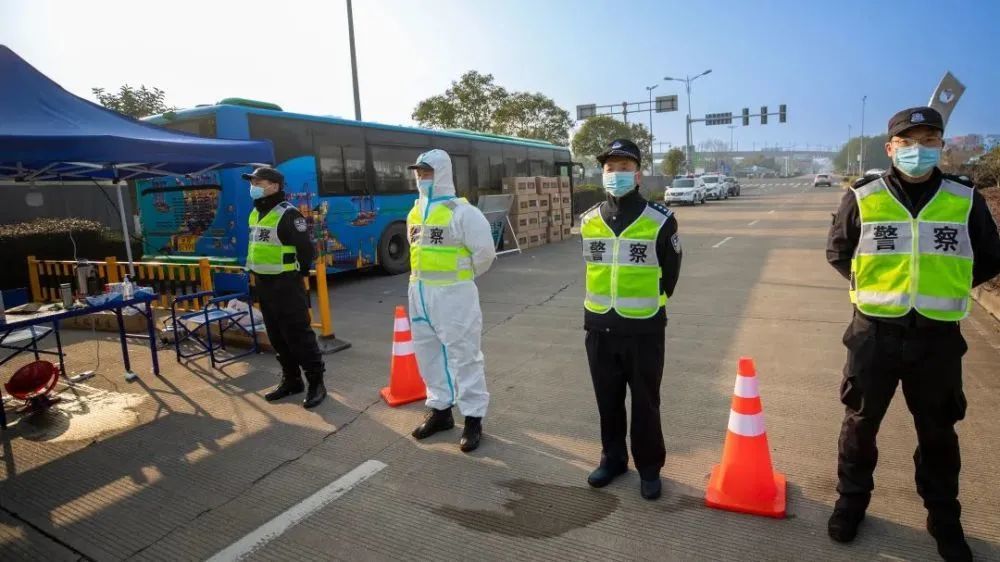宁波公安在疫情防控一线迎来警察节_腾讯新闻