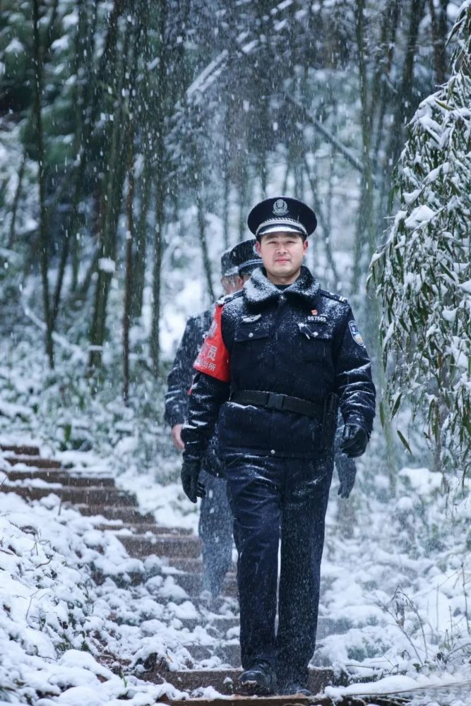 致敬人民警察第二届警民情勇担当摄影作品选登