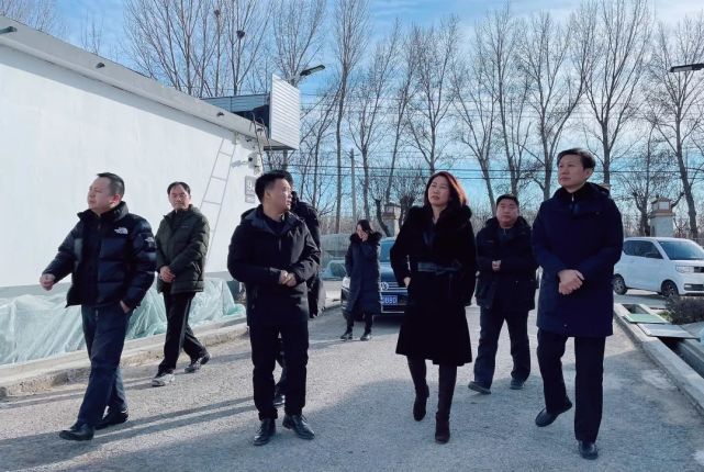 1月8日,首开亿方物业公司党委书记,董事长王继勋,副总经理张筝,肖凯等