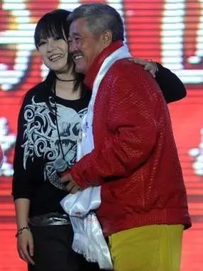 赵本山女儿赵玉芳:12岁失去父爱,在泪水中成长和原谅