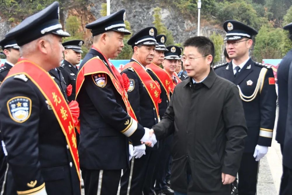 庆祝警察节护航新征程江永公安举行升警旗仪式