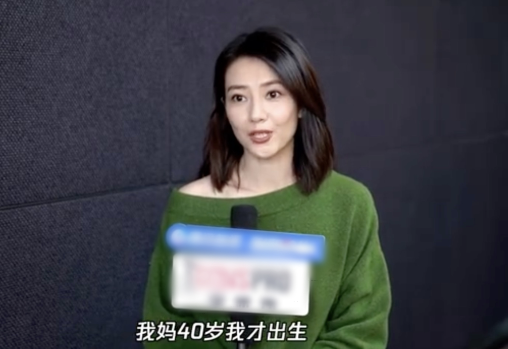 高圆圆产后拍戏,赵又廷带着女儿全程陪伴,一起对词看剧本很恩爱