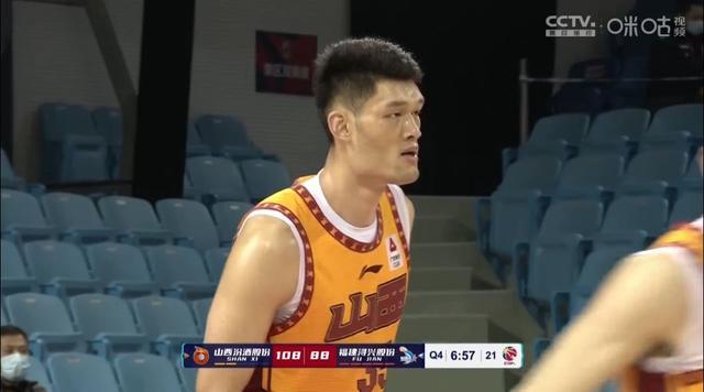 原帅5三分射落福建队高登46分难阻失利黎伊扬区俊炫配合娴熟