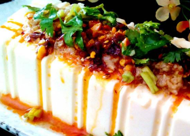 凉拌内酯豆腐酸辣爽口又解馋5分钟完成家人爱吃的美味菜肴