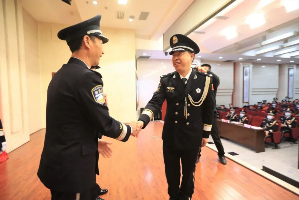 致敬警察节常德市公安局隆重举行庆祝中国人民警察节系列活动