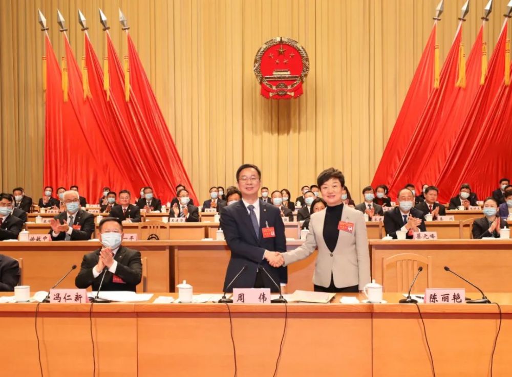 市十八届人大一次会议举行第三次全体会议,冯仁新当选市第十八届人大