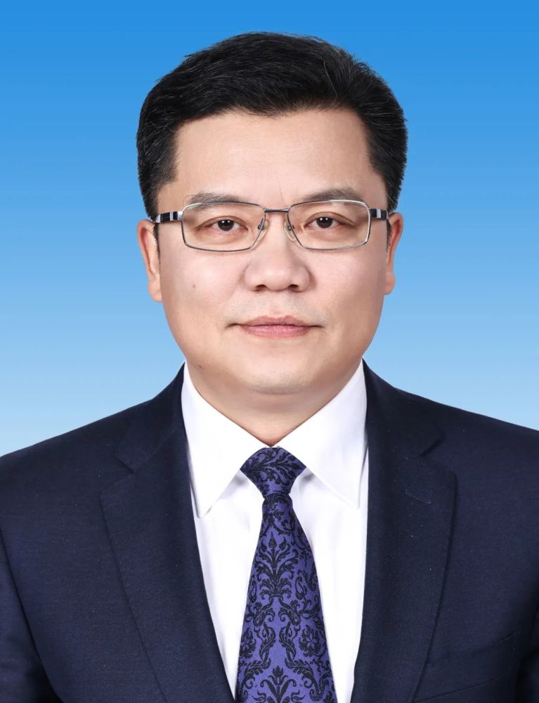 市十八届人大一次会议举行第三次全体会议,冯仁新当选市第十八届人大