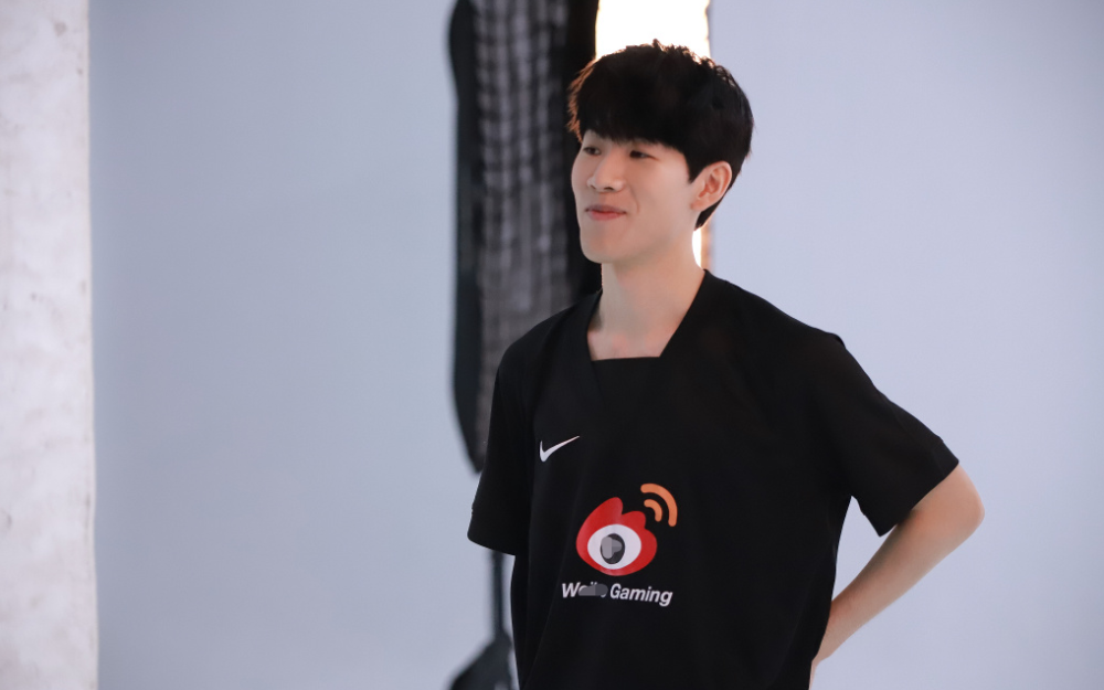 全部更换主力队员,其中wbg签下来自ig俱乐部的冠军上单theshy姜承録