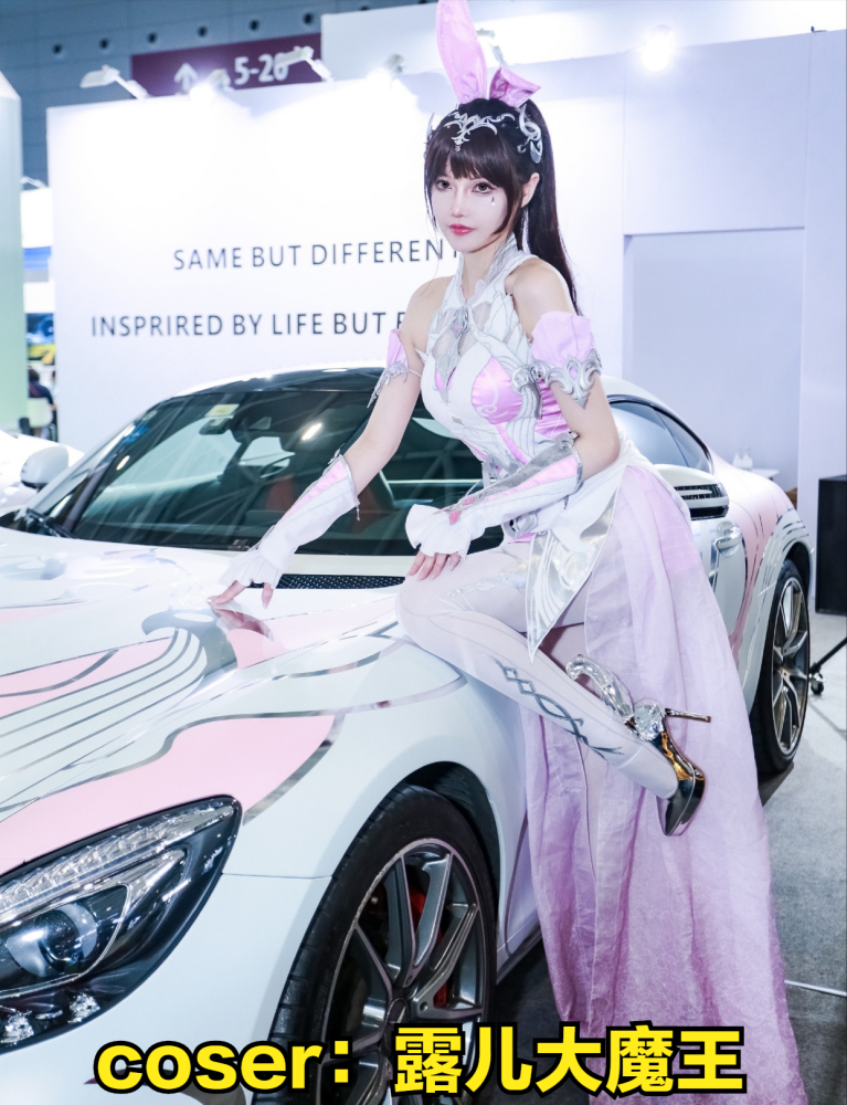 斗罗女神走出次元壁?美女cos小舞超养眼,这大长腿真绝了_腾讯新闻