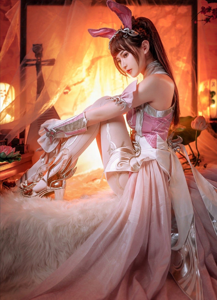 斗罗女神走出次元壁?美女cos小舞超养眼,这大长腿真绝了_腾讯新闻