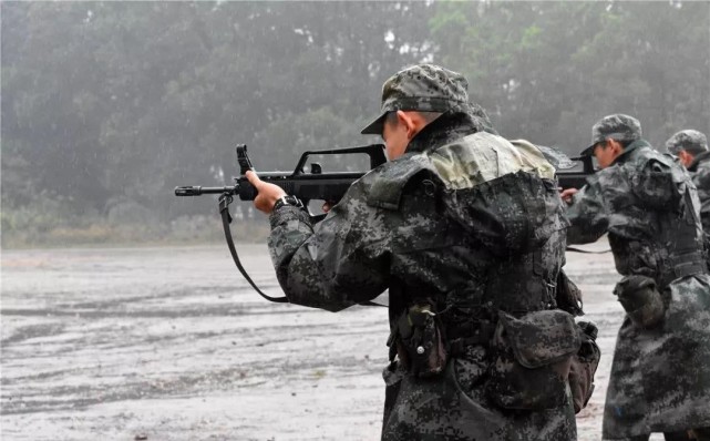 只有5個彈匣150發子彈若解放軍戰士在戰場上打光了彈藥怎麼辦