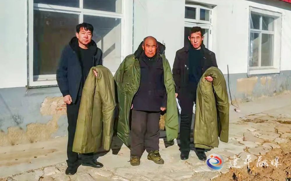文明实践朱碌科镇送棉衣棉被天冷暖人心