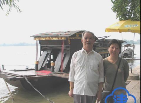 三子陈楚三,1942年12月生,陈潭秋给他取了个"纤纤"的小名.