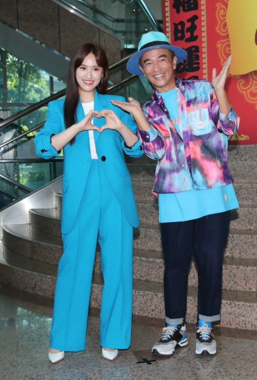 老父亲嘴上说着女大不中留,却也很喜欢吴姗儒的男朋友,对于女儿的这桩