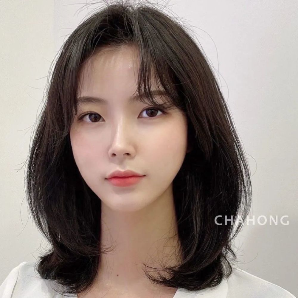 脸大剪什么发型(脸大剪什么发型好看图片女)