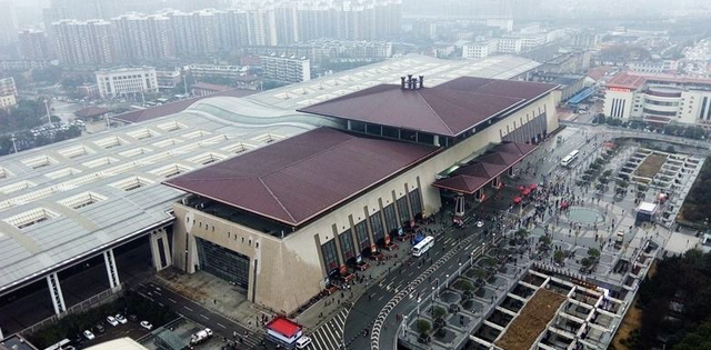 現在還有武昌去宜昌的動車)車站地址:湖北省武漢市武昌區中山路站臺