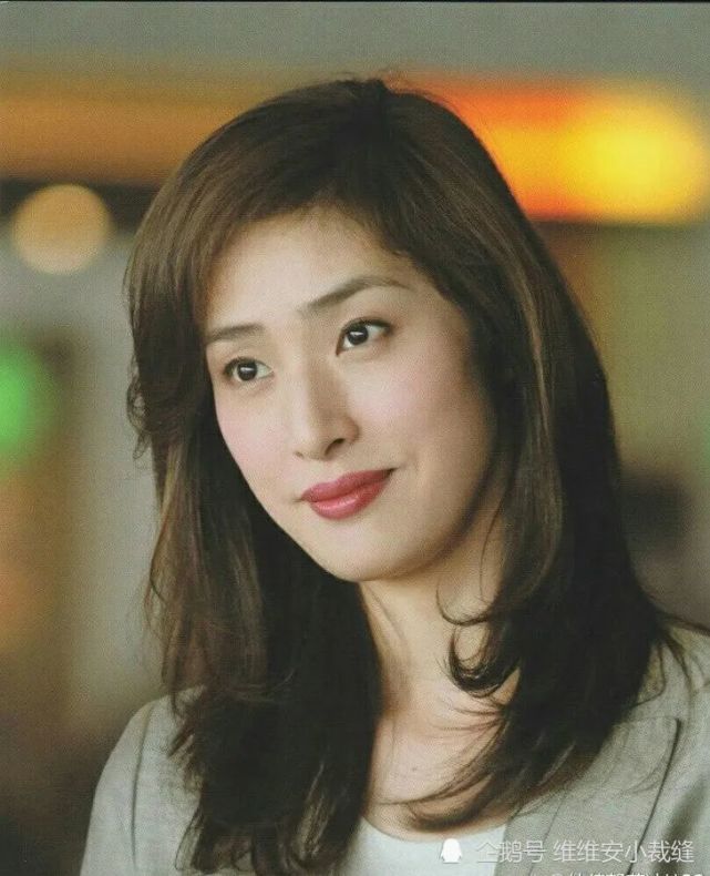 "日剧女王"天海佑希的状态绝了,近55岁凭颜值依旧登上热搜,好肌肤离不