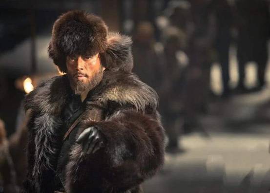 从时间上来看,东北人穿裘皮大衣,至少有数百年的历史,因为在古代,东北