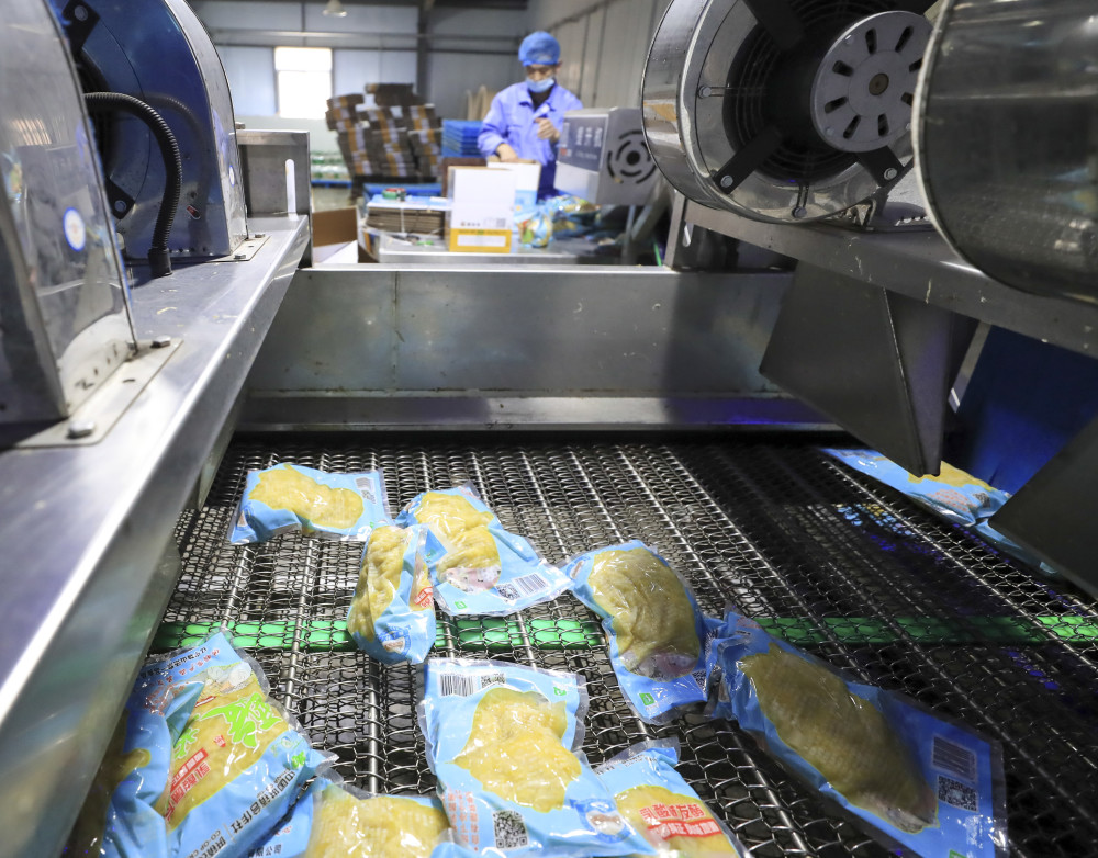 新华全媒汤岗子村小酸菜里腌出幸福味