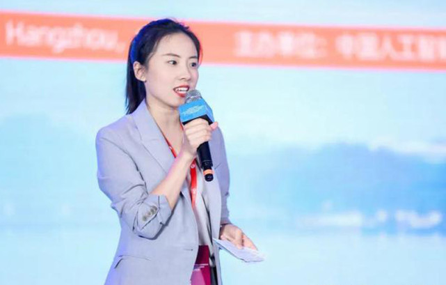 中科大美女副教授方璐22岁读博26岁当博导却至今单身