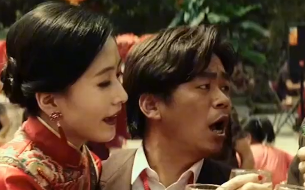 王宝强扮演的唐仁也亲眼目睹了妻子和哥哥亲密无间的