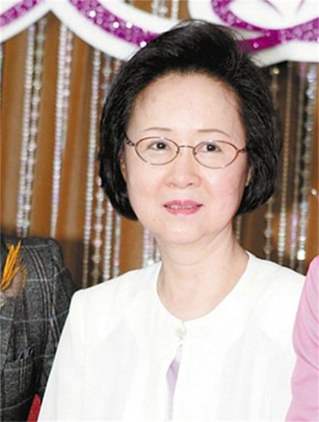 丈夫出差带回一箱女人衣服,妻子林婉珍试探才知,是女邻居琼瑶的