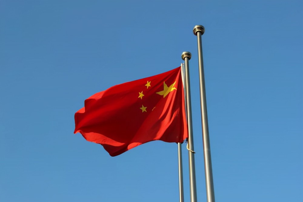 两岸统一势不可挡继台湾升起五星红旗后北京街头出现温馨一幕