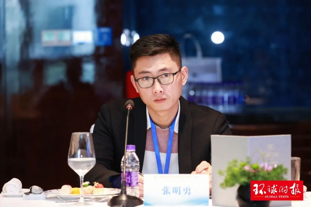 区投促经合局副局长张明勇向与会嘉宾介绍了青白江区区情,以及成都