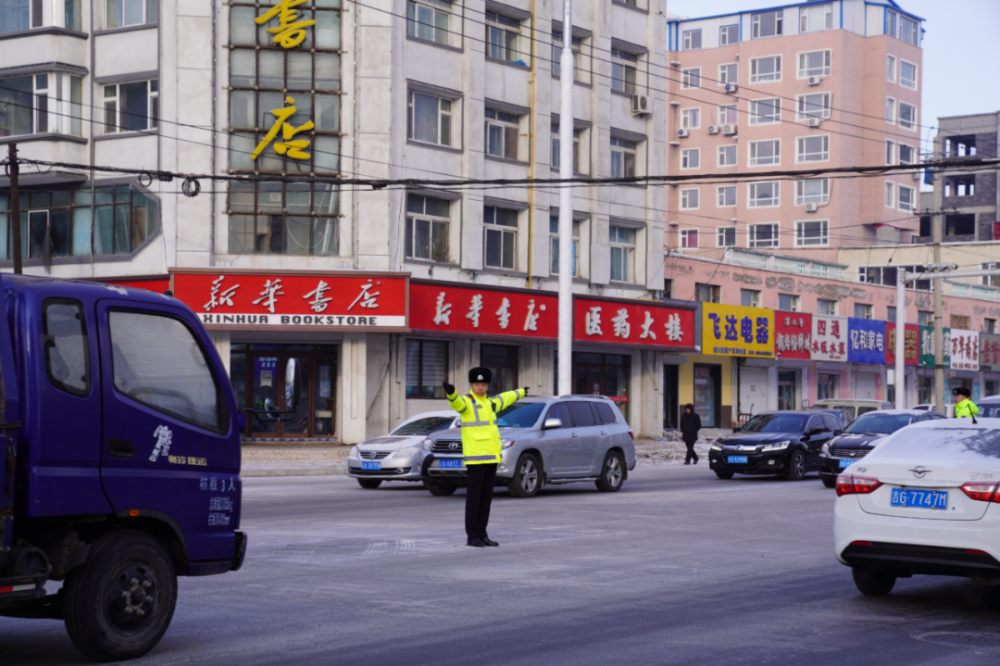 城区中队2022年1月10日,第二个"中国人民警察节,通榆县公安局交巡警