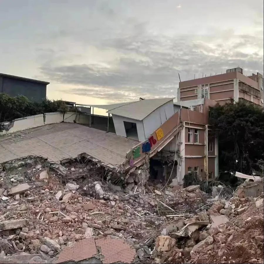 新的一年,湖里东部旧村改造迎来开门红,蔡塘社最后一栋旧楼启动拆除