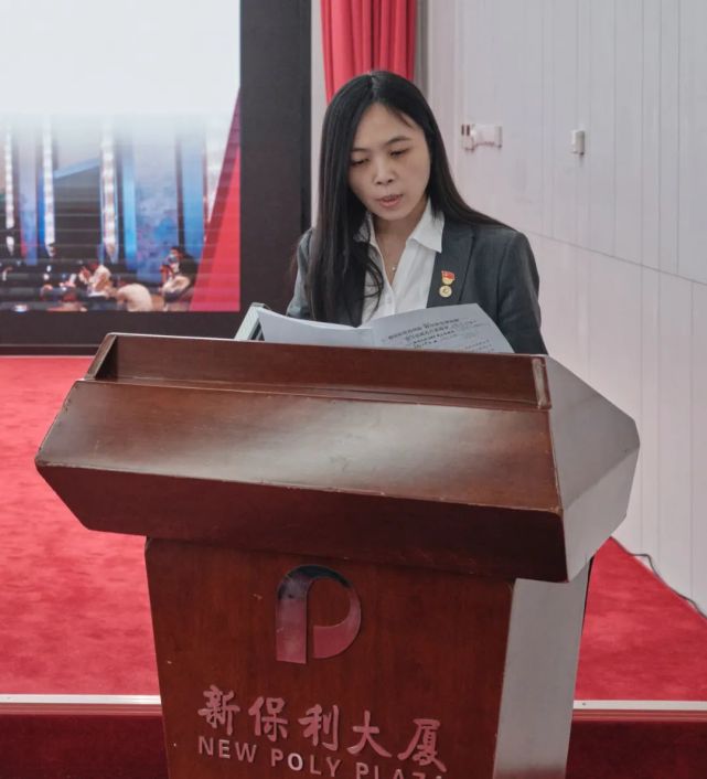 北京保利拍卖总会计师郑华传达了文化公司年度工作会议精神.