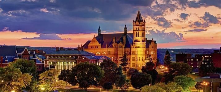 宾夕法尼亚大学位于宾夕法尼亚州最大的城市费城,由本杰明富兰克林在