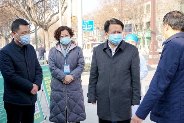 拓巍峰检查城区各核酸采集点设置工作