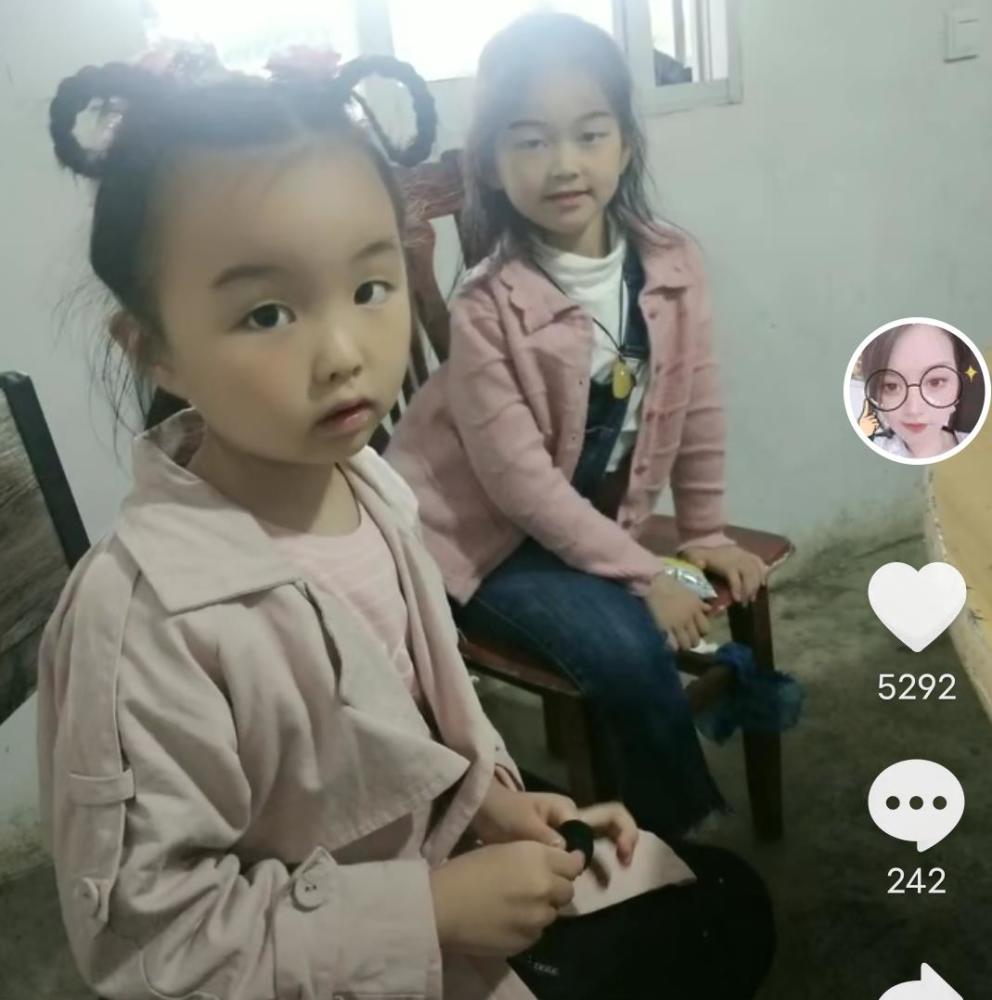 纯真的孩子郭威女儿在九江成宠儿还和亲属成闺蜜