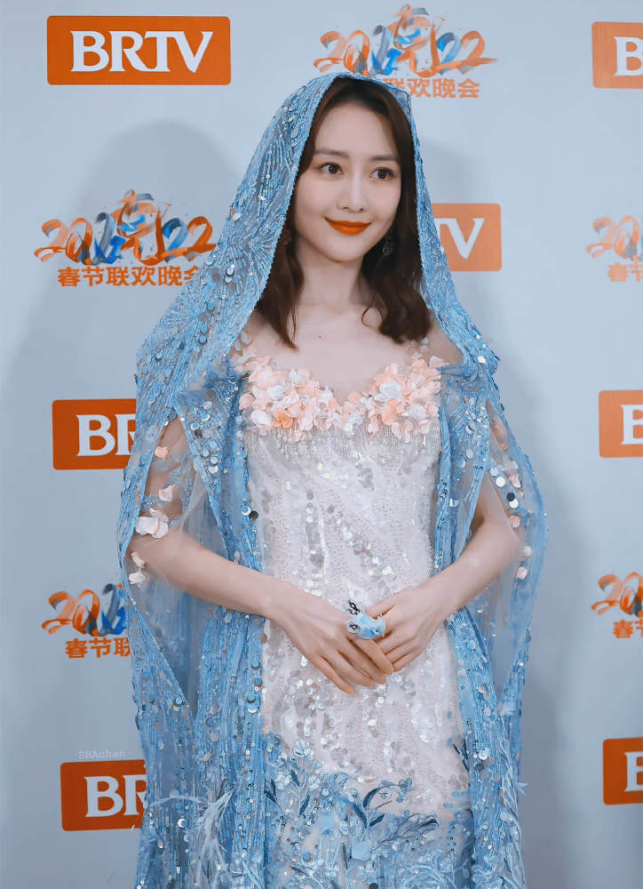 北京春晚路透ab高定惊艳李沁走花仙子风王鸥意外撞衫大白菜