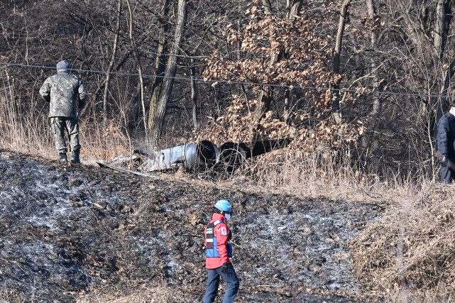 這是1月11日在韓國京畿道華城市拍攝的韓空軍f-5e戰鬥機墜毀現場.