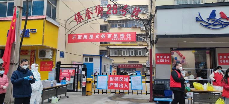 郑州封控区里一张暖心小纸条让隔离生活更有温度