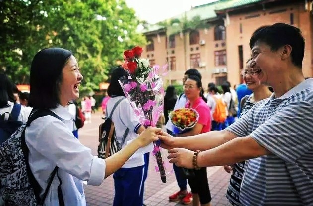 成都职高排行榜_成都47所高中录取分数线排名!2022中考生务必收藏