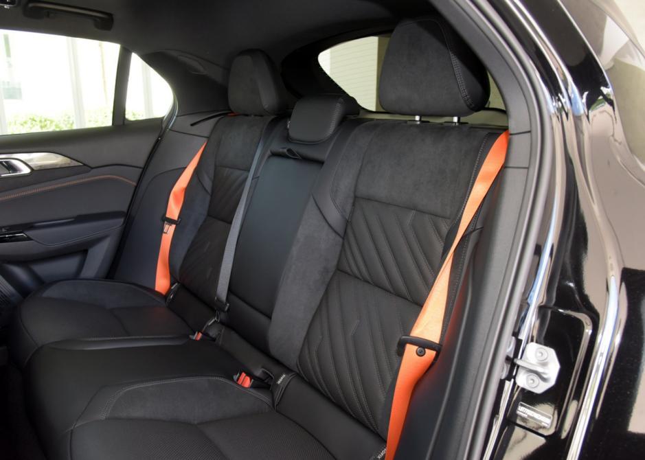 給大家多一個運動兩廂車的選擇 領克02 Hatchback 年輕人愛 導購 天天看點