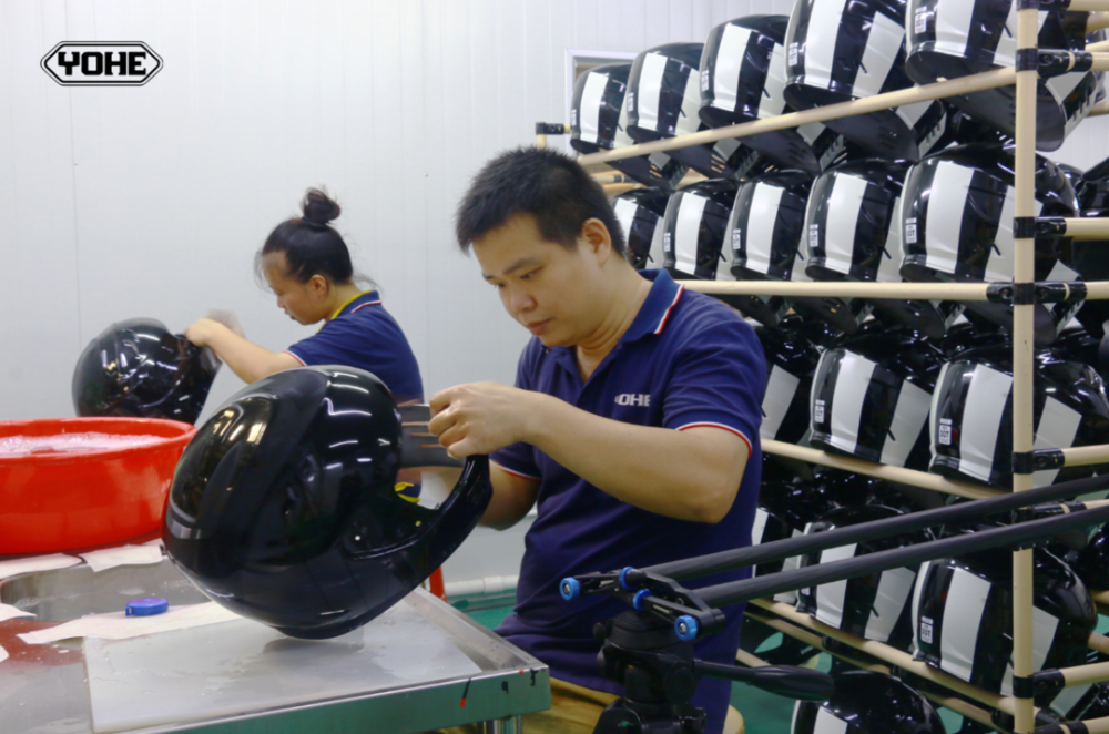 他把"南海造"头盔卖到全世界